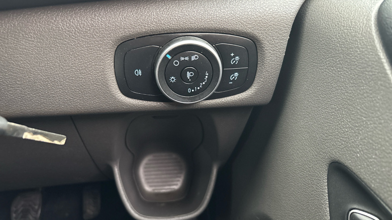 Ford Transit Custom 300 L1 Diesel Fwd 2.0 EcoBlue 105ps Low Roof D/Cab Leader Van